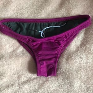 Jolyn Europe swim bottoms, size M French Mulberry